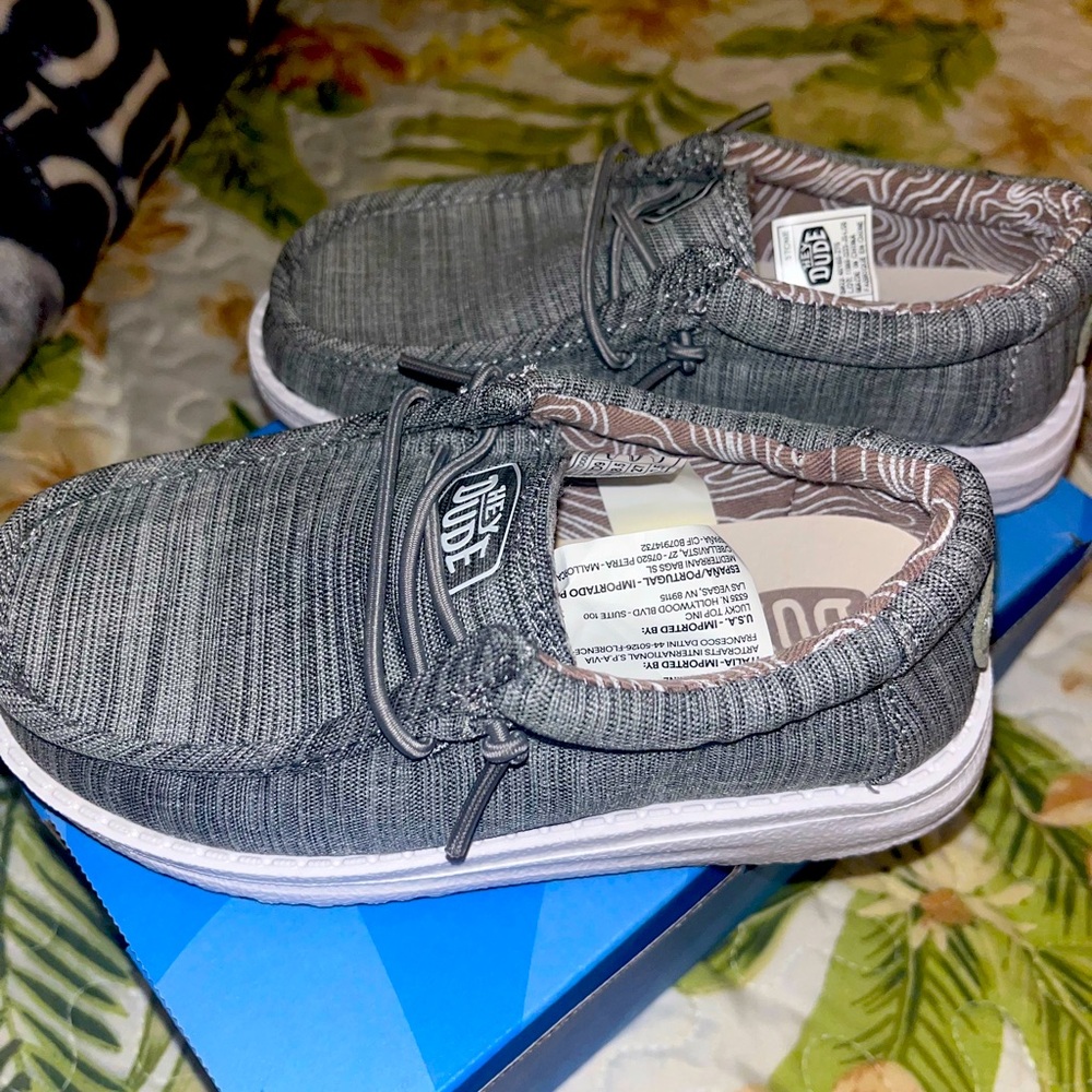 Hey dudes toddler boy size 9